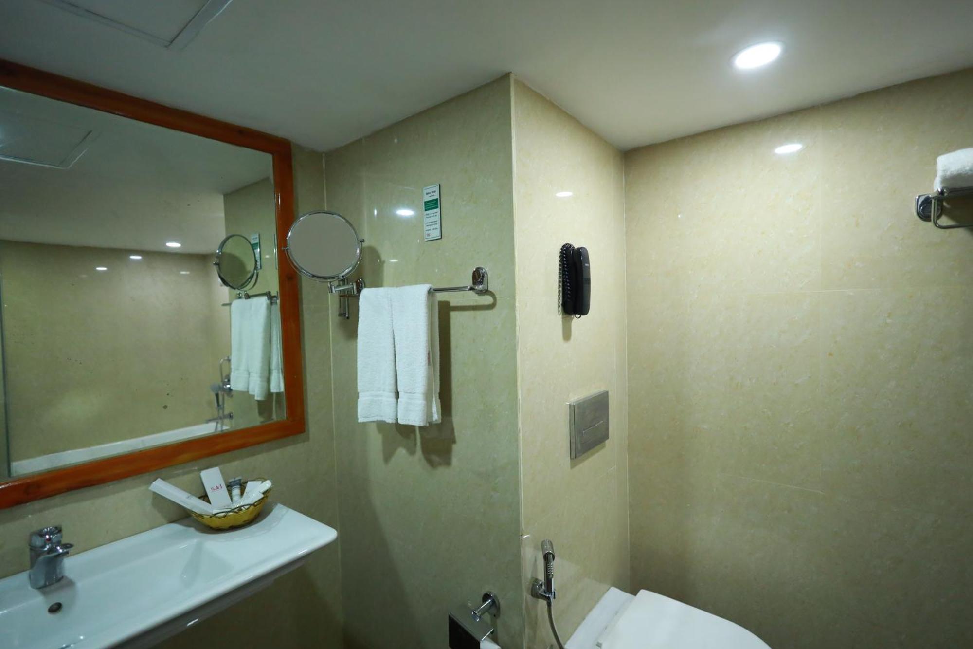 Saj Luciya -A Classified 4 Star Hotel Thiruvananthapuram Exterior foto