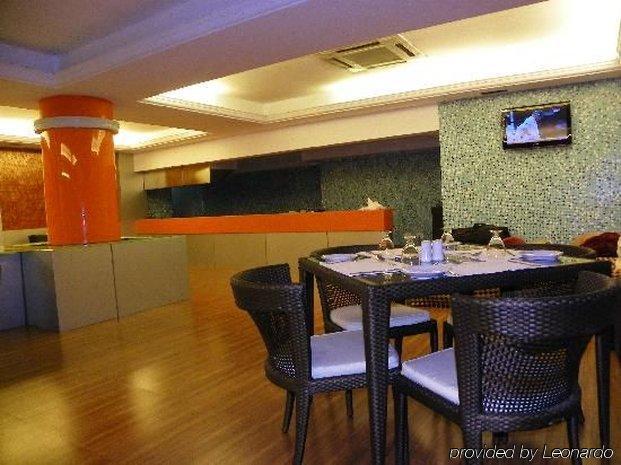 Saj Luciya -A Classified 4 Star Hotel Thiruvananthapuram Restaurant foto