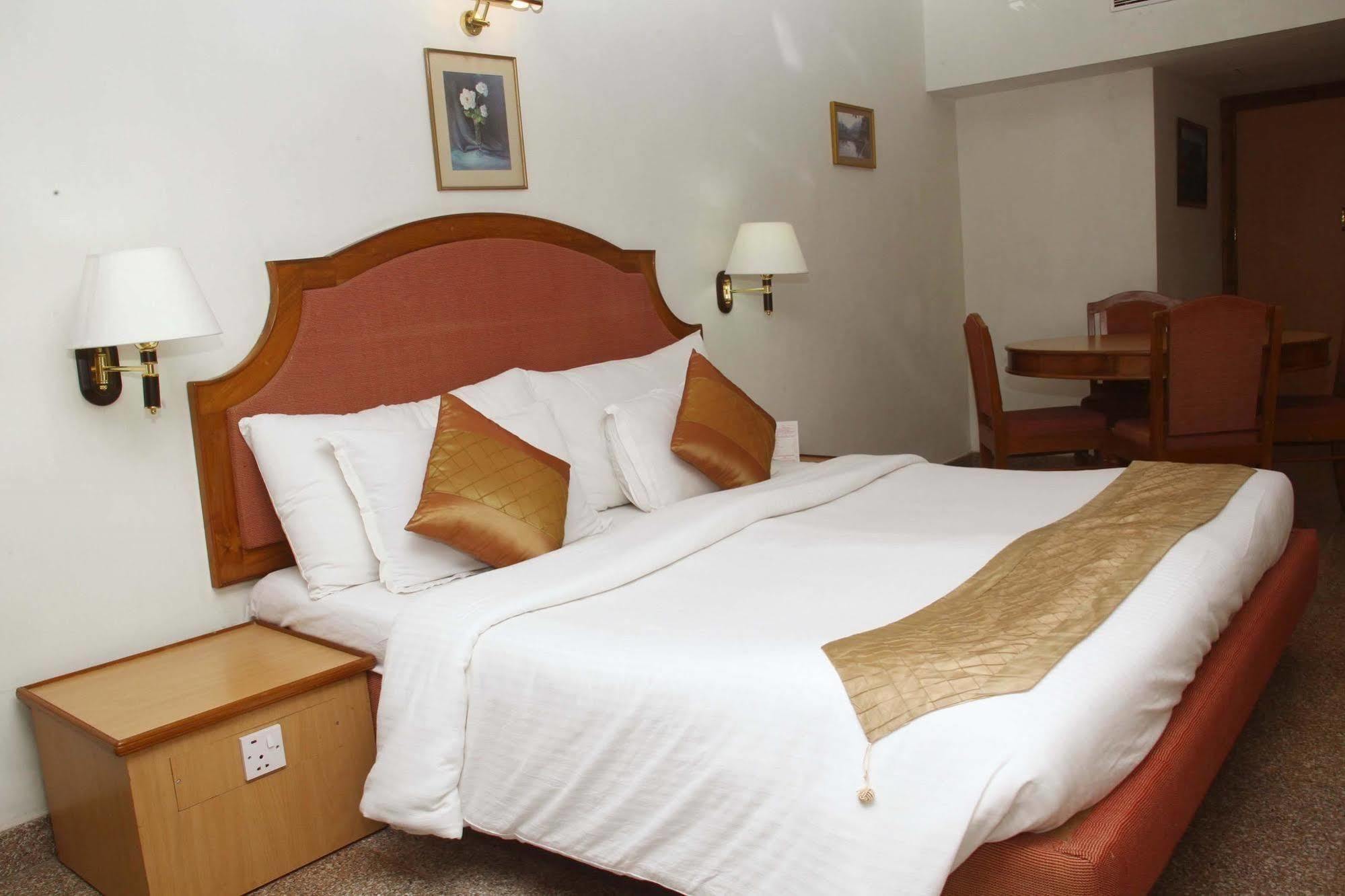 Saj Luciya -A Classified 4 Star Hotel Thiruvananthapuram Exterior foto