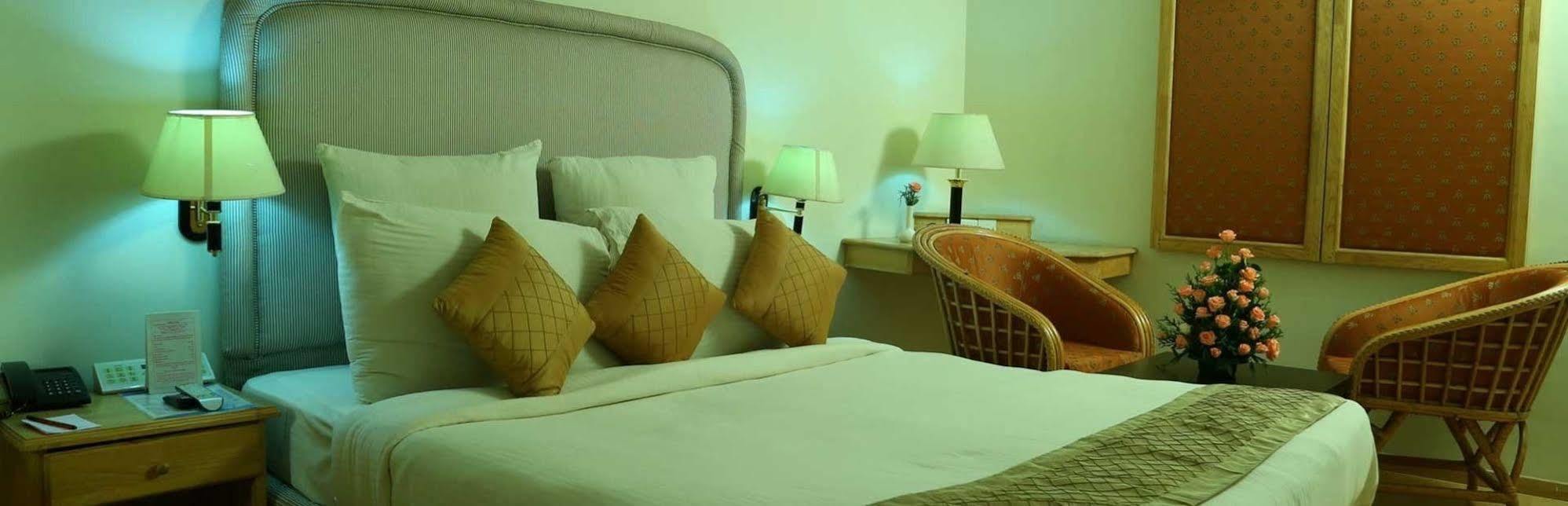 Saj Luciya -A Classified 4 Star Hotel Thiruvananthapuram Exterior foto